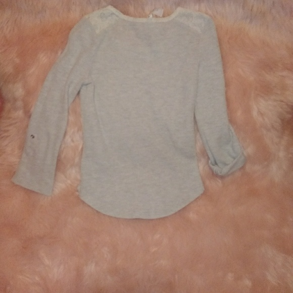 Blouse Gray with lace in the shoulder - Picture 3 of 3